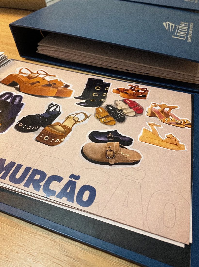 Catálogo By Clássicos com modelos de calçados